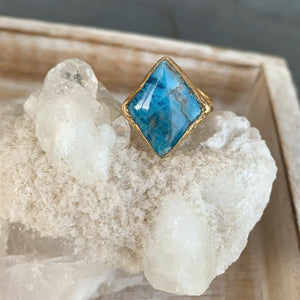 Apatite Ring in Gold